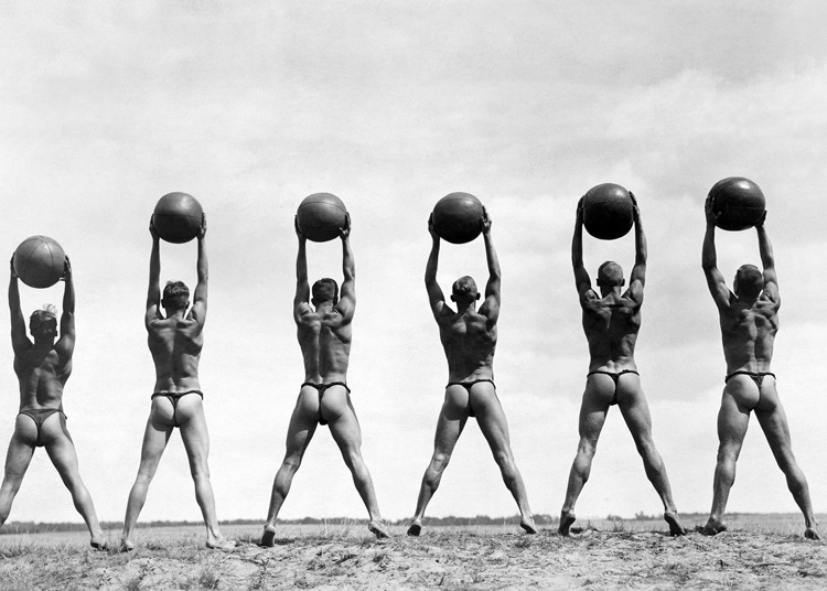 Men in thongs Men in thongs