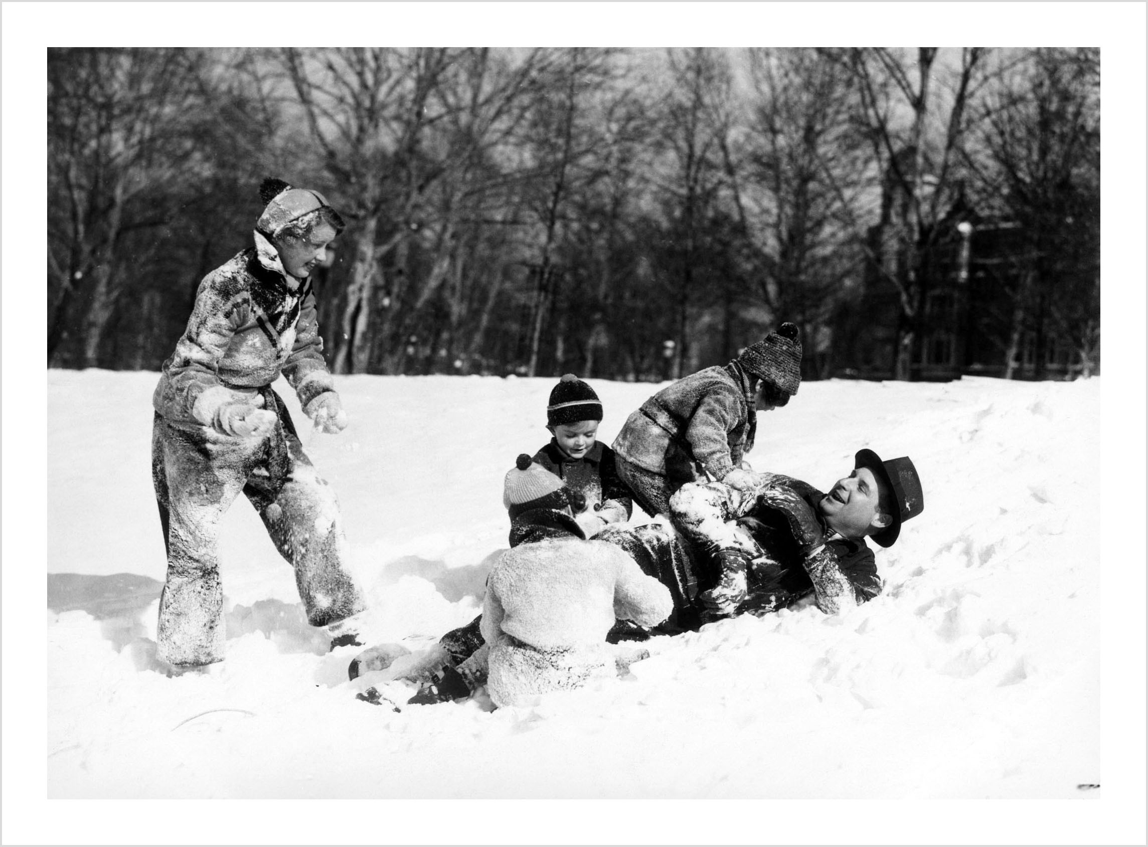 Family in snow Family in snow