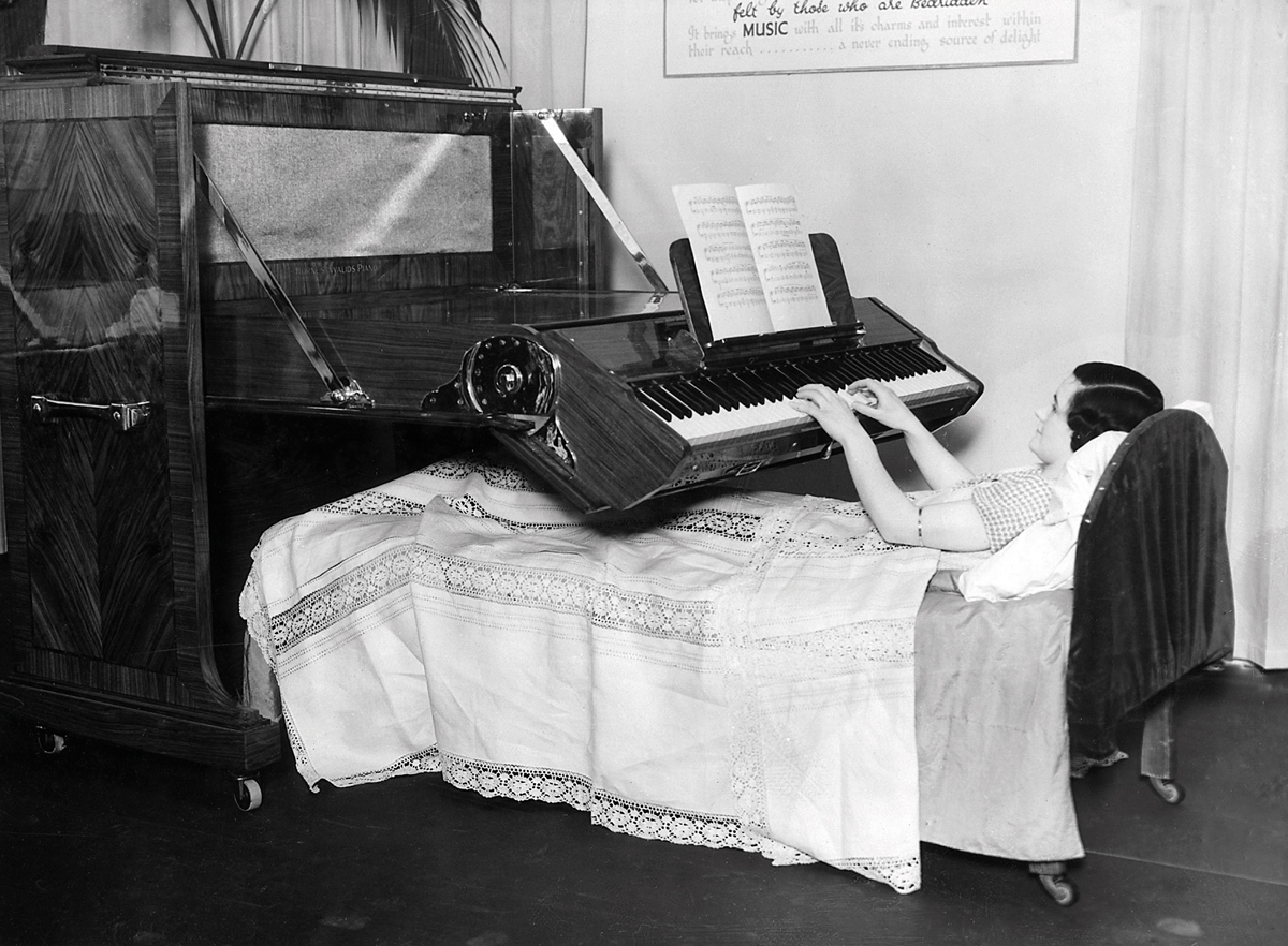 Piano playing in bed Piano playing in bed